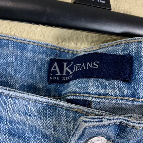 Anne Klein Denim Jeans Capris Pants Blue 14 Average Flap Back Pockets - Picture 8 of 16